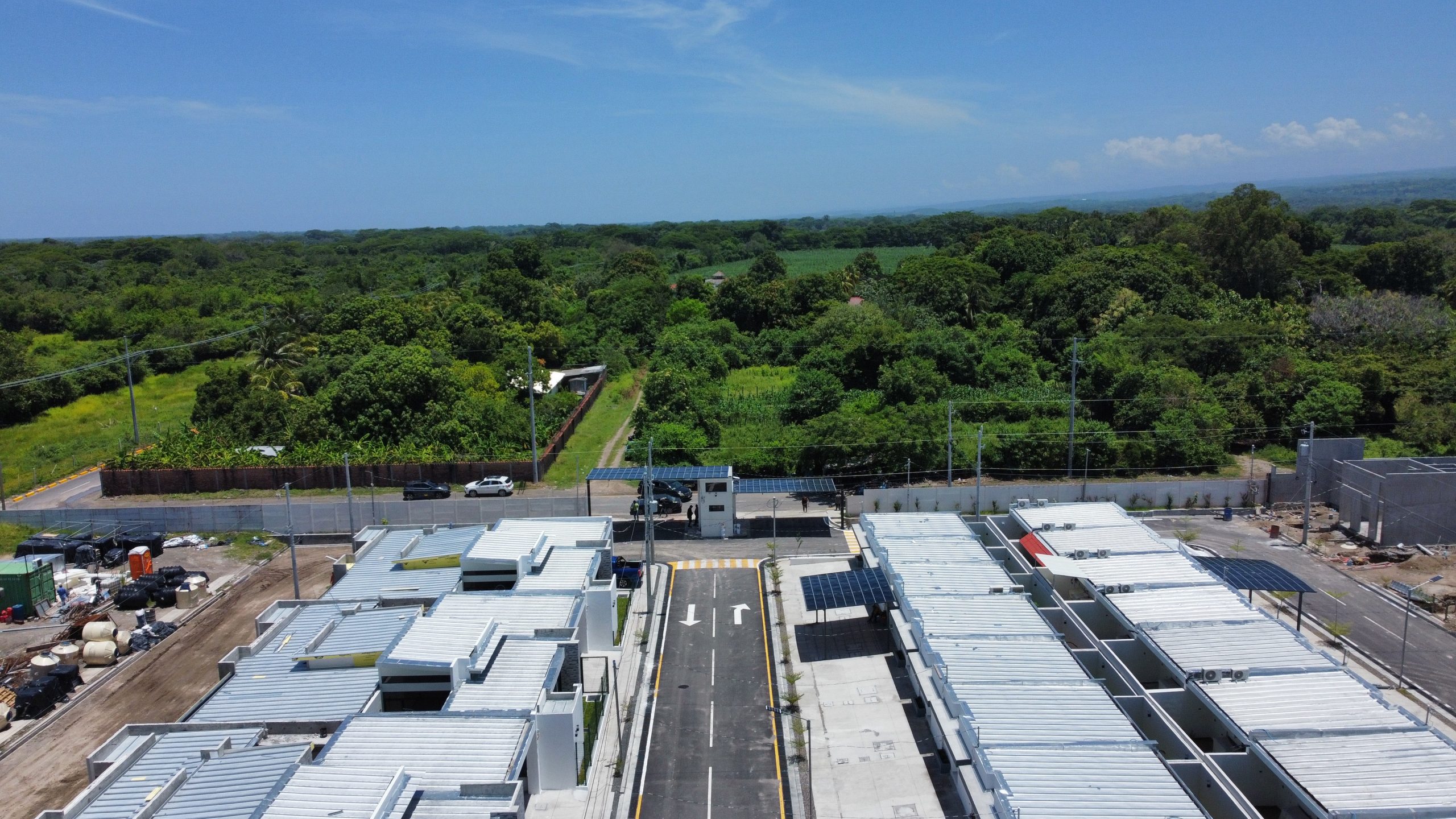 Diseño y Ubicación Estratégica: Estrena en Comalapa Flats, 5 minutos del Aeropuerto
